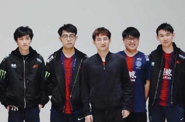 的锋线尖刀 的锋线尖刀