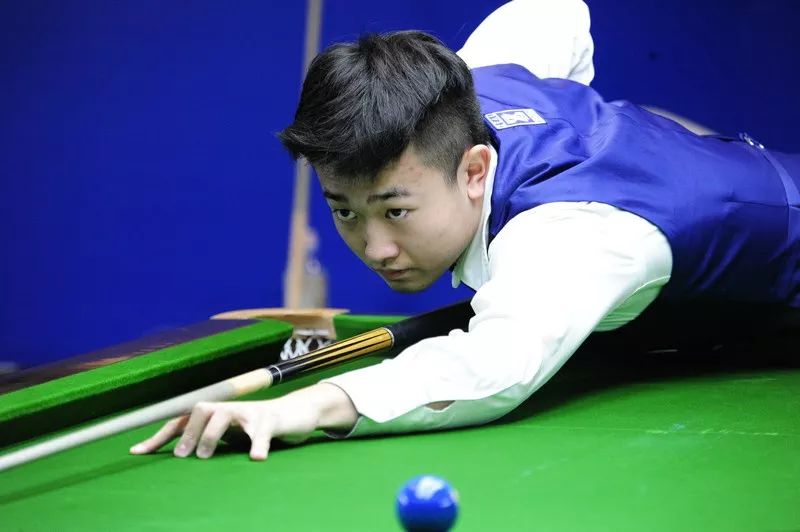 杨佳敏的背 杨佳敏的背