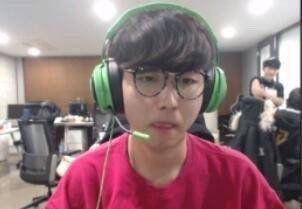 向曼联示好？埃基蒂克：小时候，曼联是我最喜欢的球队.